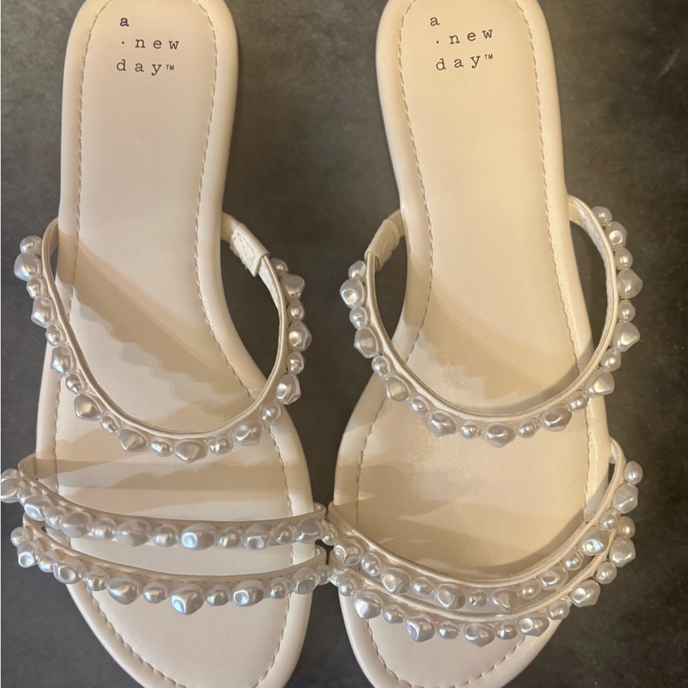 A New Day Women's Beige Pearl Sandals